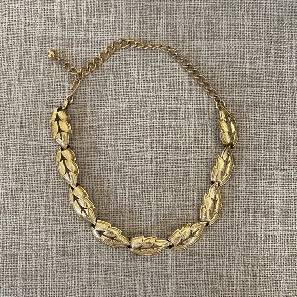 Vintage CORO Gold Tone Leaf Link Choker Necklace - Picture 5 of 6